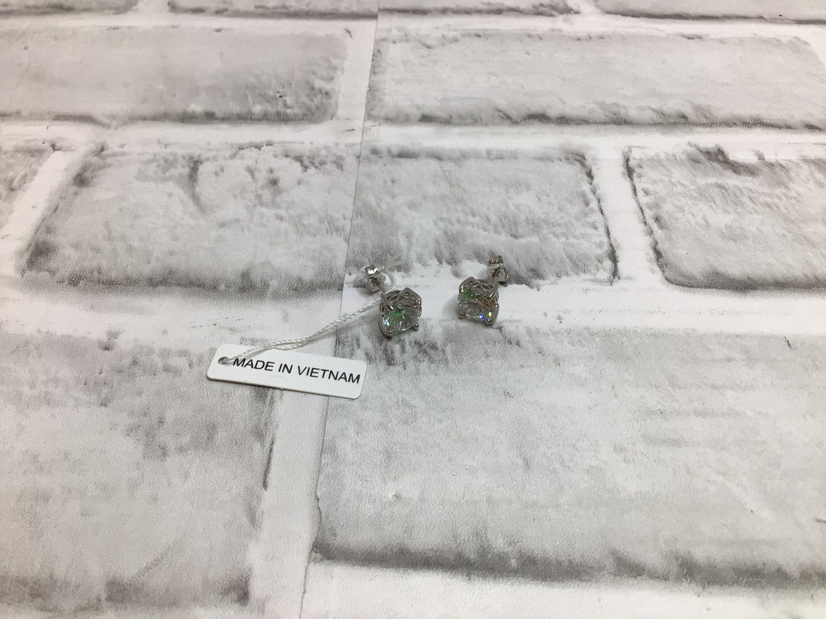 Amazon Collection Platinum-Plated Sterling Silver Cubic Zirconia Stud Earrings (8088205263086)